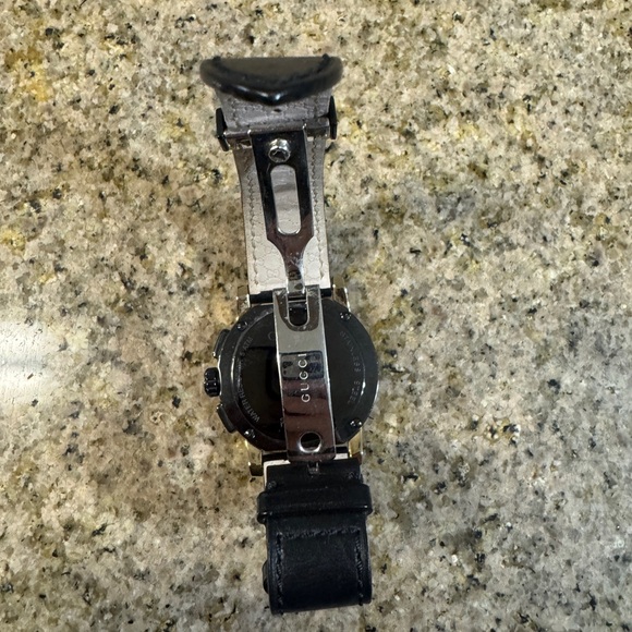 Gucci Black and Gold Men's Watch - Picture 11 of 13